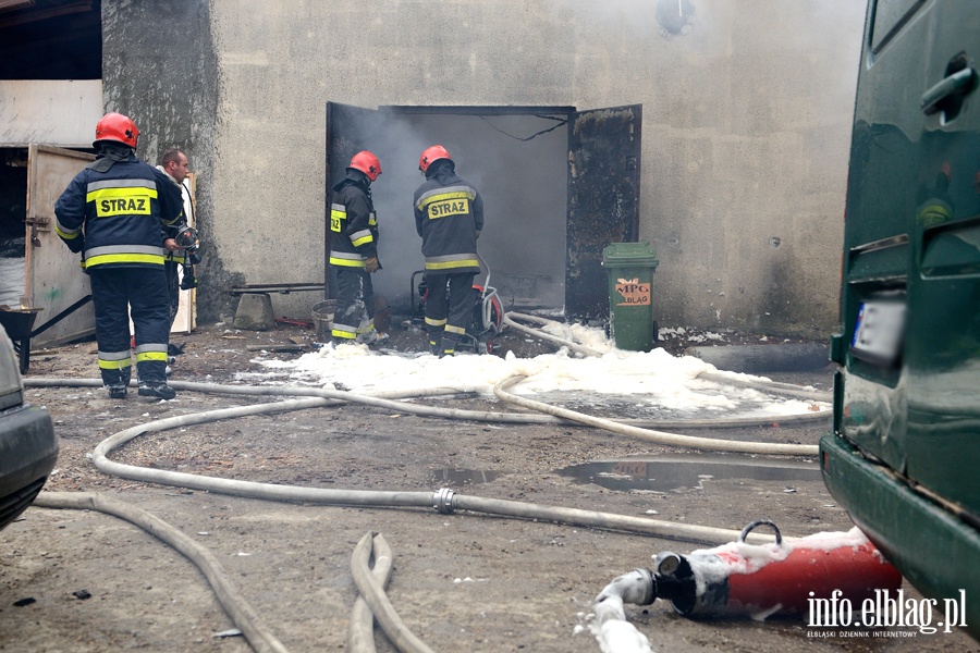 Poar stolarni przy ul. czyckiej. Z ogniem walczyo kilkanacie zastpw straakw, fot. 25