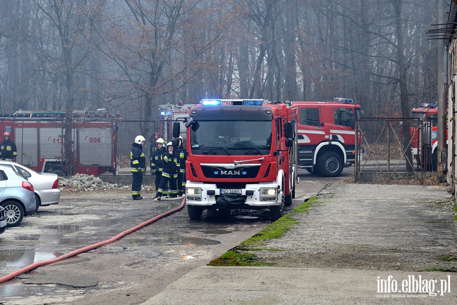 Poar stolarni przy ul. czyckiej. Z ogniem walczyo kilkanacie zastpw straakw, fot. 28