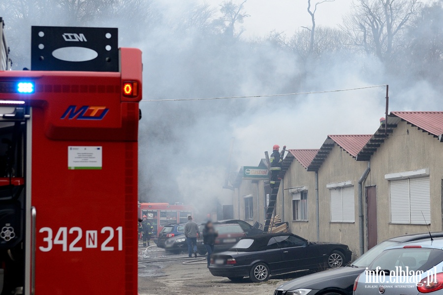 Poar stolarni przy ul. czyckiej. Z ogniem walczyo kilkanacie zastpw straakw, fot. 30