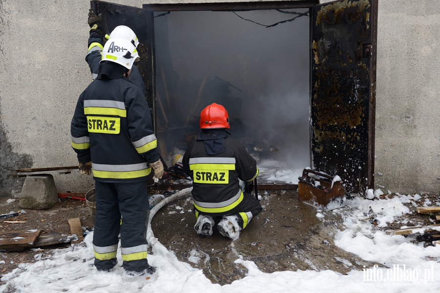 Poar stolarni przy ul. czyckiej. Z ogniem walczyo kilkanacie zastpw straakw, fot. 32