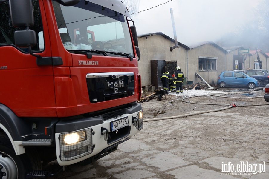 Poar stolarni przy ul. czyckiej. Z ogniem walczyo kilkanacie zastpw straakw, fot. 33