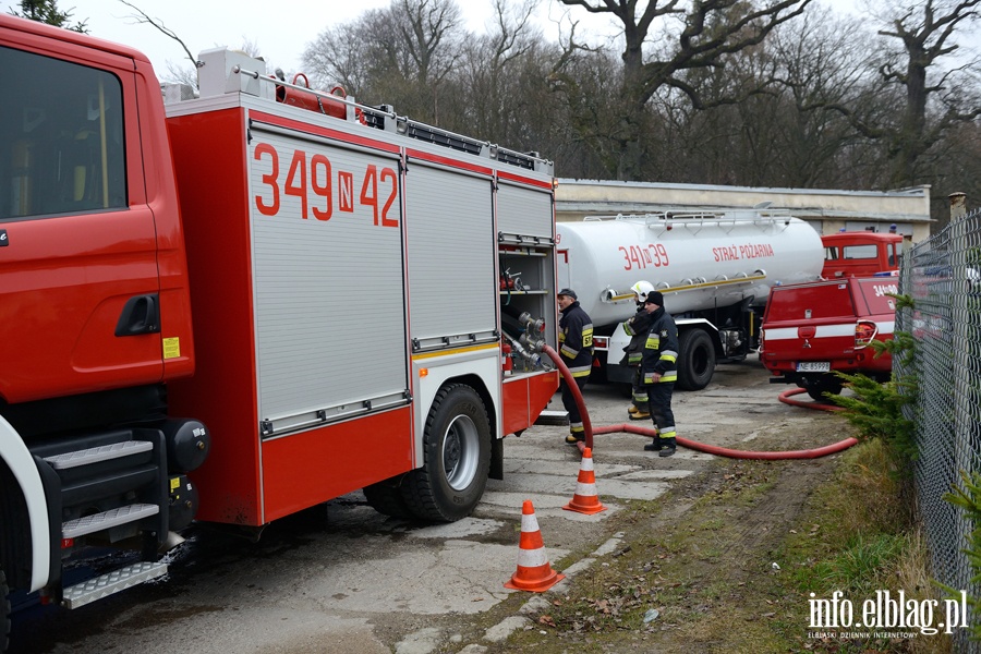 Poar stolarni przy ul. czyckiej. Z ogniem walczyo kilkanacie zastpw straakw, fot. 34