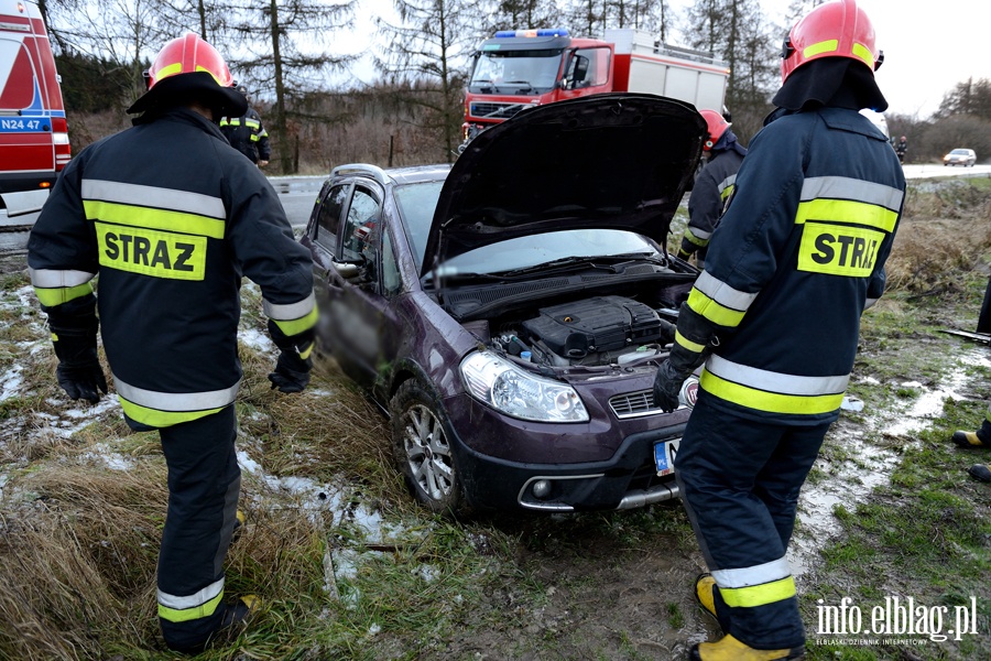 Łęczycka: śliska wylotówka z Elbląga. Auto wylądowało w rowie, fot. 5