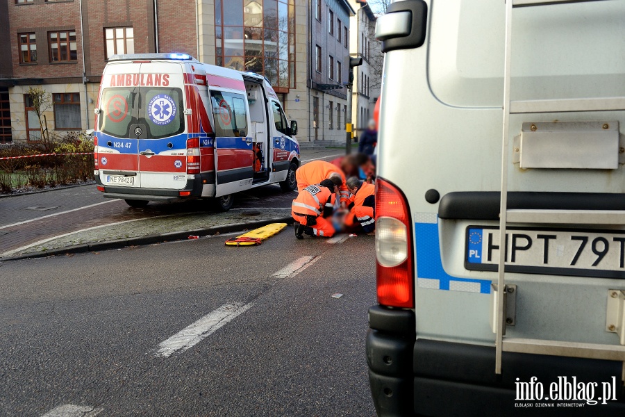 Tysiąclecia: potrącenie na przejściu. Kobieta przechodziła po pasach na czerwonym świetle, fot. 6