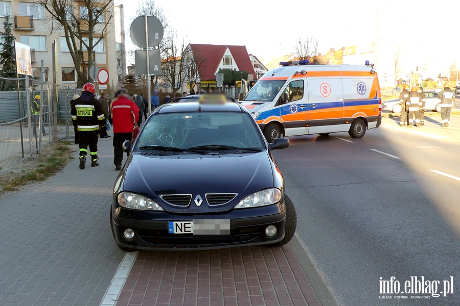 Pk. Dbka: potrcenie na przejciu dla pieszych. Ranny mczyzna w cikim stanie w szpitalu, fot. 4