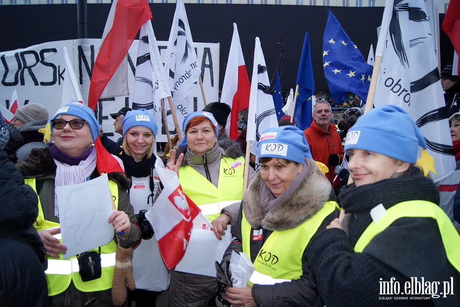 Elblski KOD na manifestacji "Wolne media" w Warszawie, fot. 10