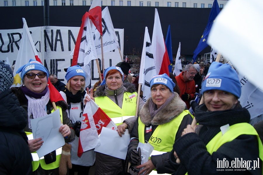 Elblski KOD na manifestacji "Wolne media" w Warszawie, fot. 11