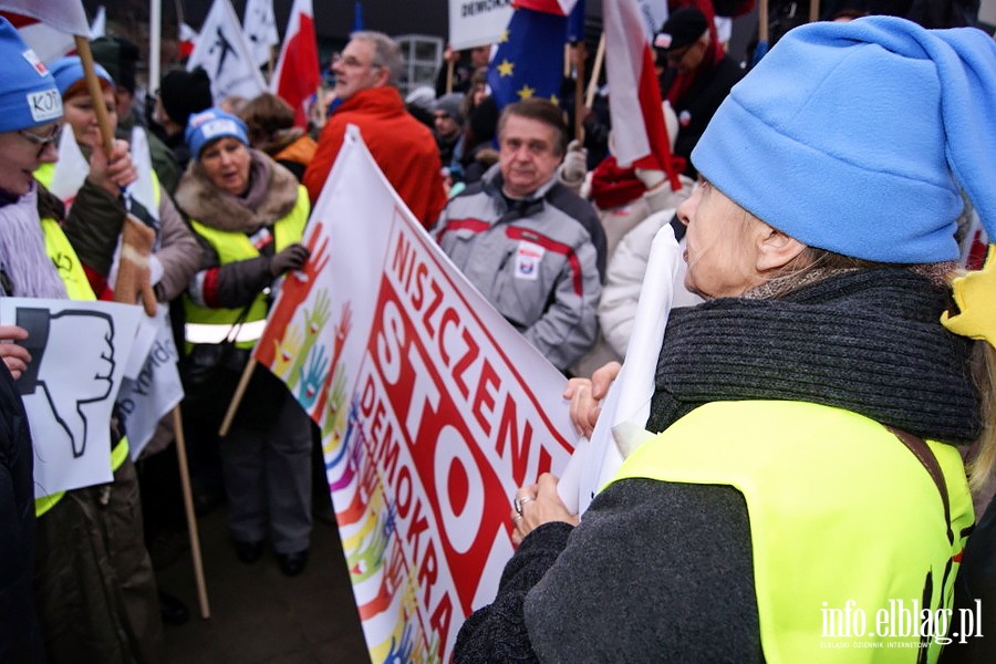 Elblski KOD na manifestacji "Wolne media" w Warszawie, fot. 16