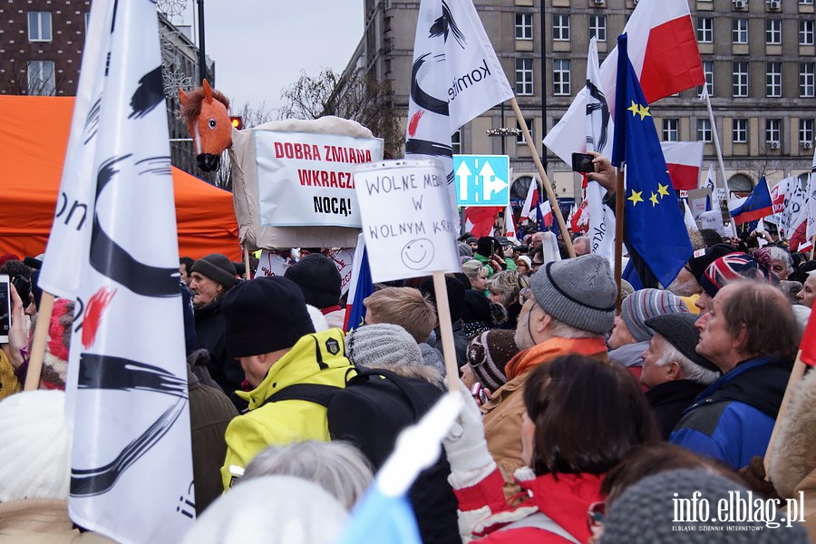 Elblski KOD na manifestacji "Wolne media" w Warszawie, fot. 24