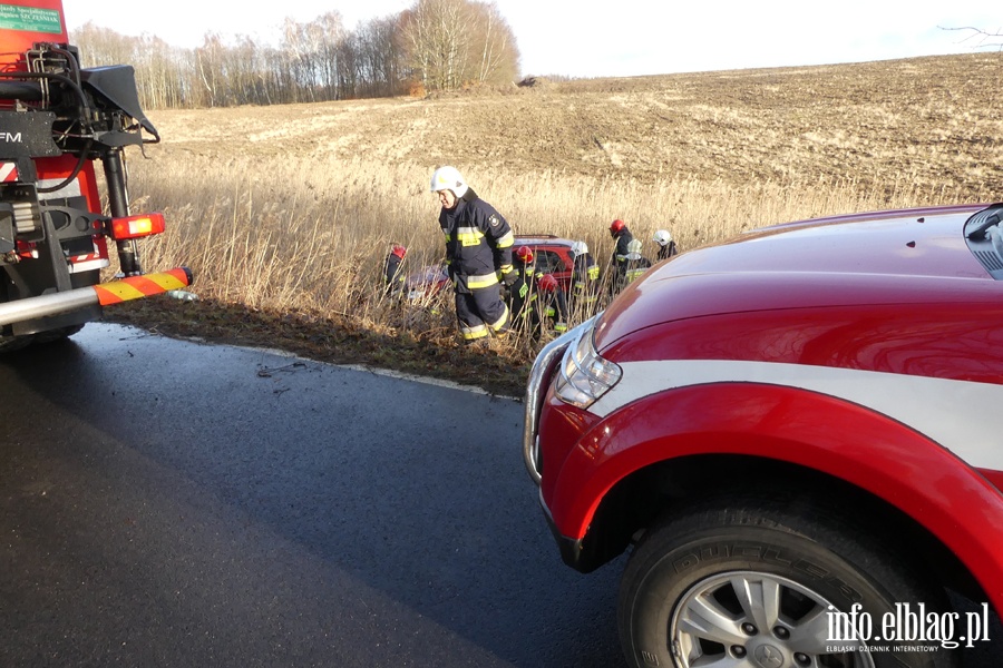 Wypadek midzy Przybyowem a Hut uawsk. Jedna osoba poszkodowana, fot. 1