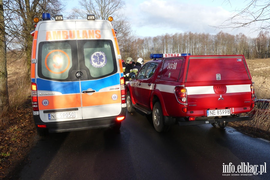 Wypadek midzy Przybyowem a Hut uawsk. Jedna osoba poszkodowana, fot. 10