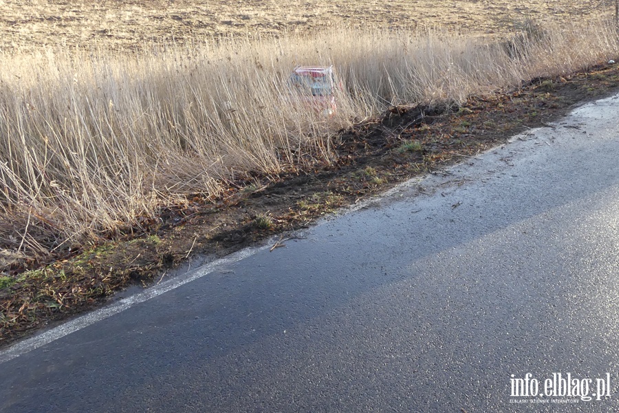 Wypadek midzy Przybyowem a Hut uawsk. Jedna osoba poszkodowana, fot. 16