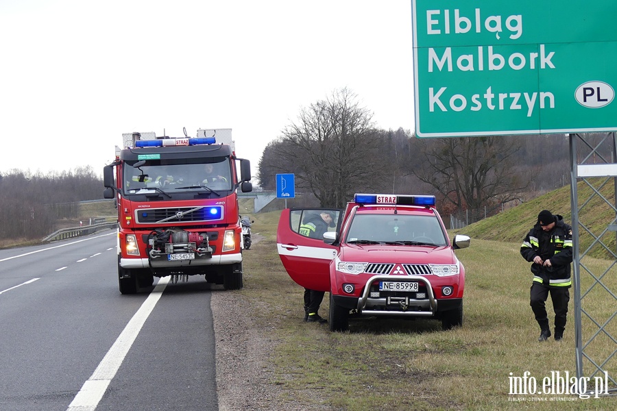 S22: cysterna przewoca propan-butan przewrcia si na bok. Utrudnienia w ruchu, fot. 12