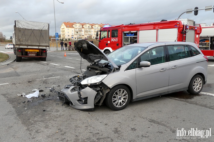 Wypadek na skrzyżowaniu koło "Ogrodów". Jedna poszkodowana osoba w szpitalu, fot. 1