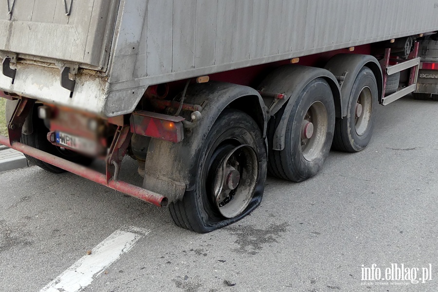 Wypadek na skrzyowaniu koo "Ogrodw". Jedna poszkodowana osoba w szpitalu, fot. 4