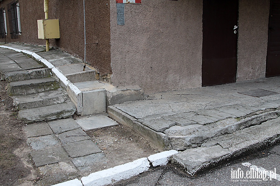 Fatalny stan budynkw szk Nad Jarem i na Zawdzie, fot. 78