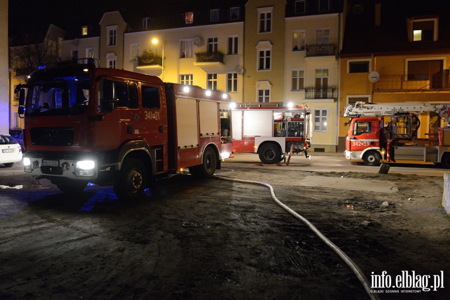 Poar w mieszkaniu przy ul. eromskiego. W akcji trzy zastpy straakw, fot. 10