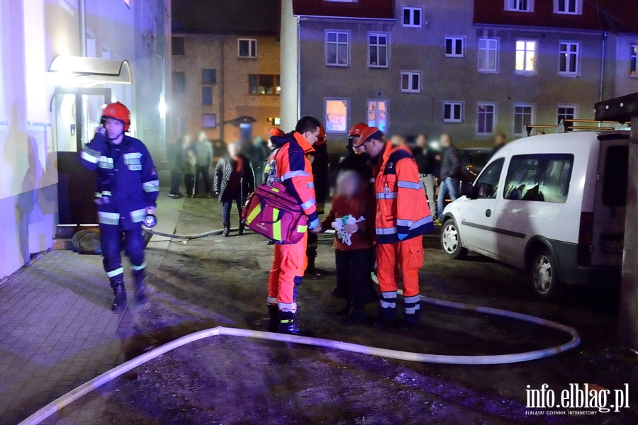 Poar w mieszkaniu przy ul. eromskiego. W akcji trzy zastpy straakw, fot. 12