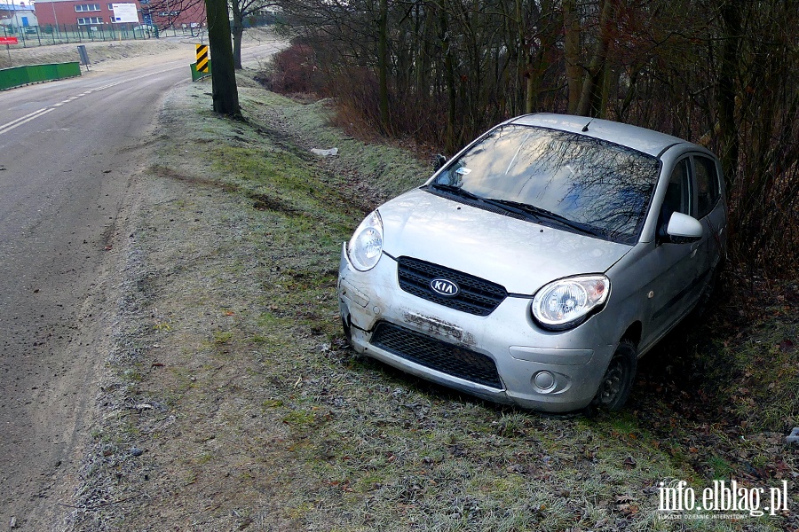 liski poranek na drogach. Seria zdarze na oblodzonej Krlewieckiej, fot. 14