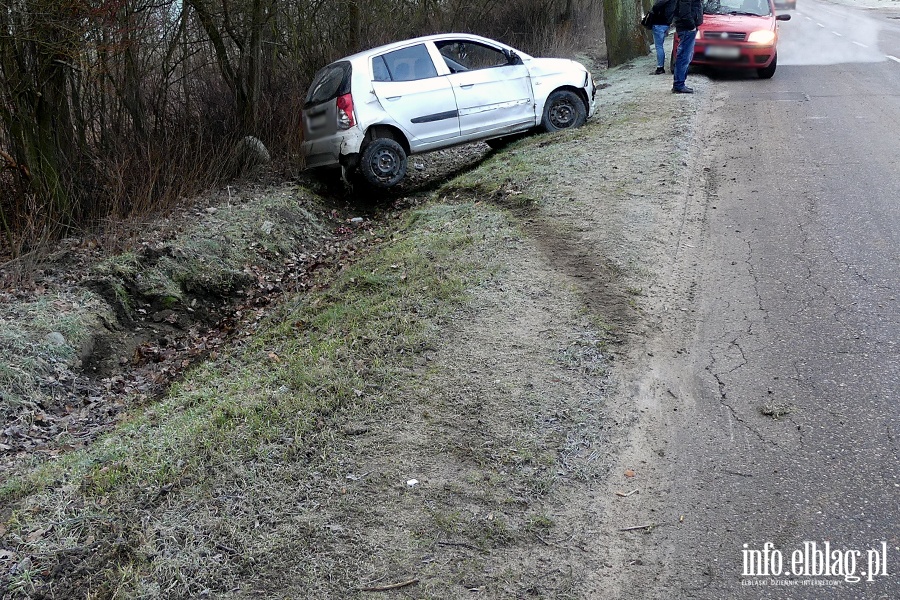 liski poranek na drogach. Seria zdarze na oblodzonej Krlewieckiej, fot. 16