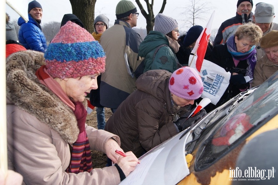 Elblanie na stoecznym marszu Komitetu Obrony Demokracji - 27.02.2016, fot. 3