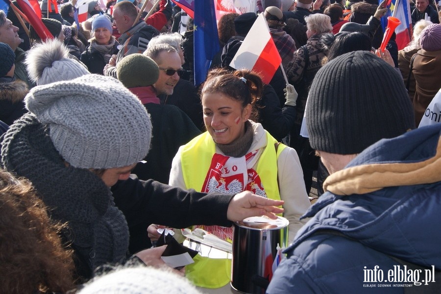 Elblążanie na stołecznym marszu Komitetu Obrony Demokracji - 27.02.2016, fot. 7