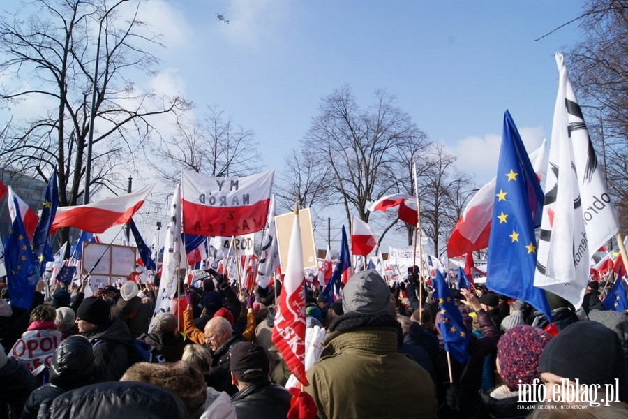 Elblążanie na stołecznym marszu Komitetu Obrony Demokracji - 27.02.2016, fot. 9