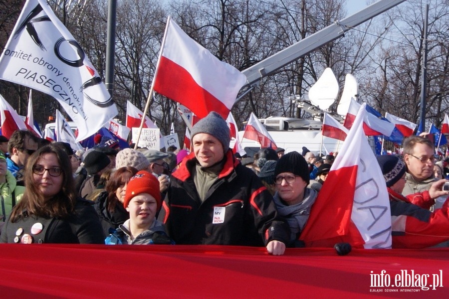 Elblążanie na stołecznym marszu Komitetu Obrony Demokracji - 27.02.2016, fot. 12