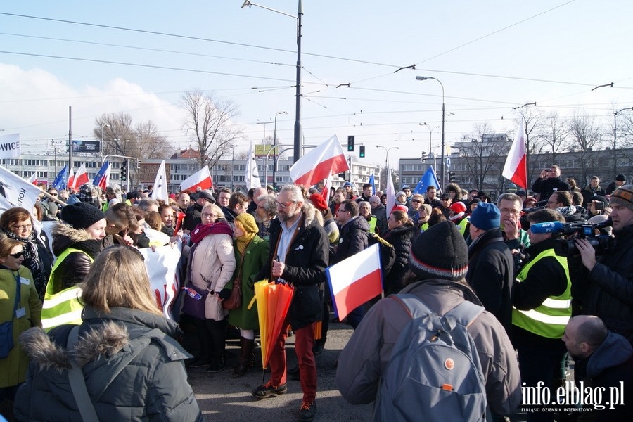 Elblążanie na stołecznym marszu Komitetu Obrony Demokracji - 27.02.2016, fot. 18