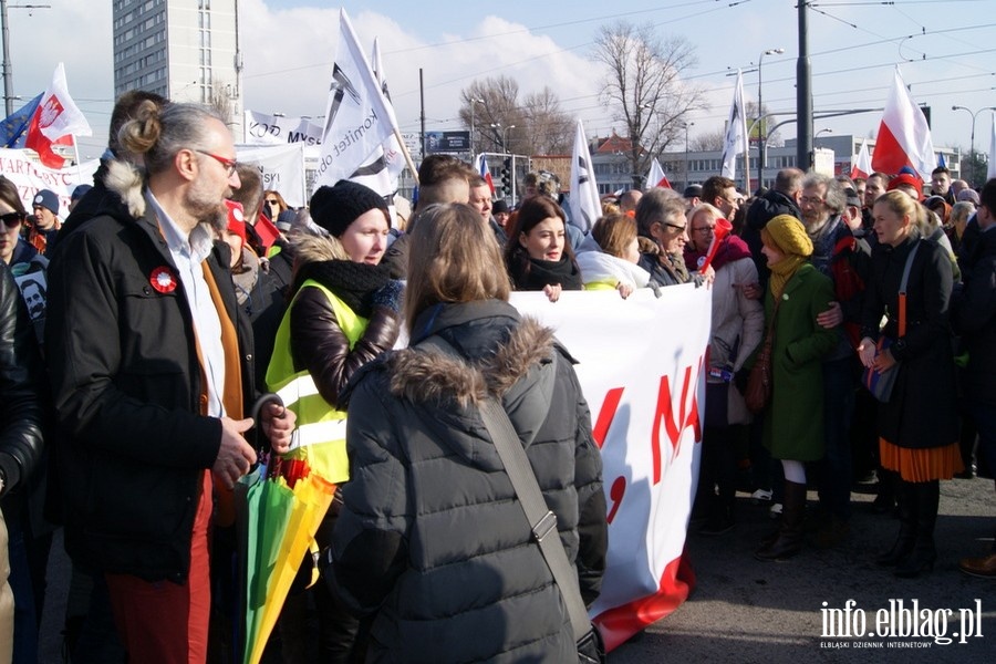Elblążanie na stołecznym marszu Komitetu Obrony Demokracji - 27.02.2016, fot. 19