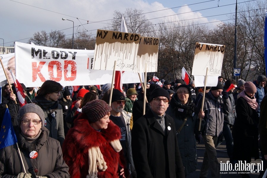 Elblążanie na stołecznym marszu Komitetu Obrony Demokracji - 27.02.2016, fot. 27