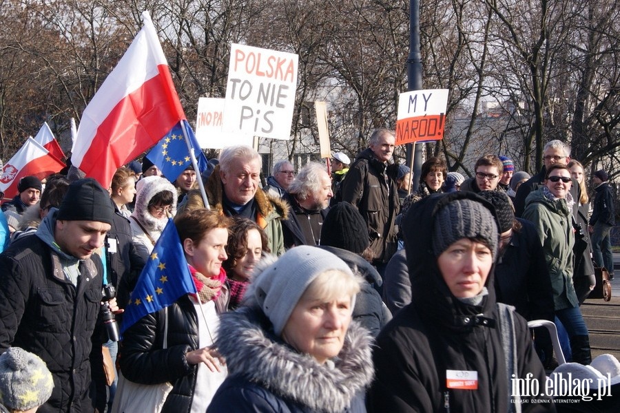Elblążanie na stołecznym marszu Komitetu Obrony Demokracji - 27.02.2016, fot. 30