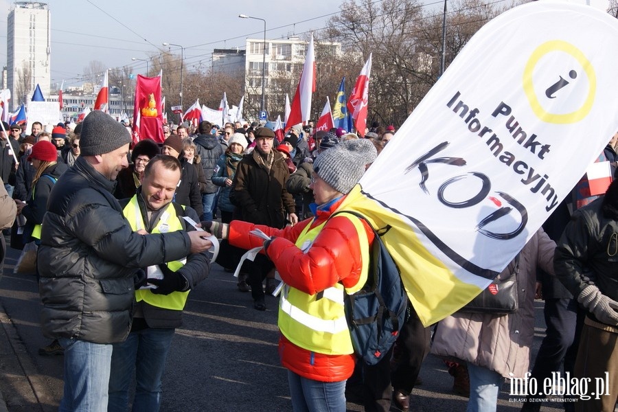 Elblążanie na stołecznym marszu Komitetu Obrony Demokracji - 27.02.2016, fot. 34