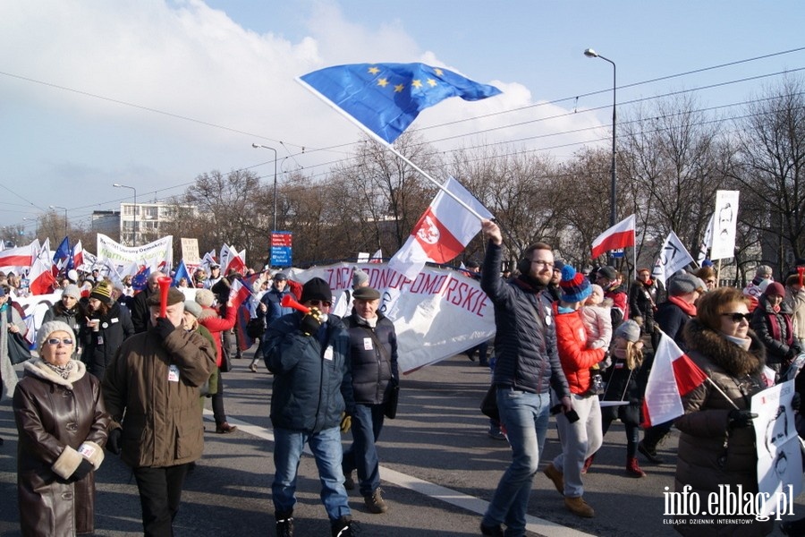Elblążanie na stołecznym marszu Komitetu Obrony Demokracji - 27.02.2016, fot. 38