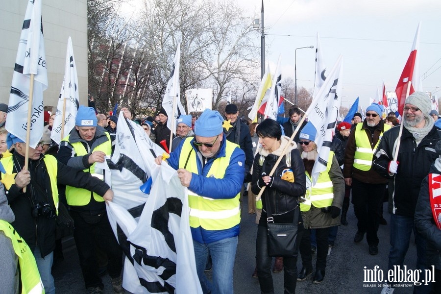 Elblążanie na stołecznym marszu Komitetu Obrony Demokracji - 27.02.2016, fot. 41