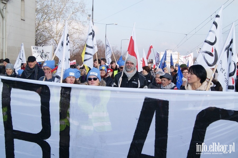 Elblanie na stoecznym marszu Komitetu Obrony Demokracji - 27.02.2016, fot. 43