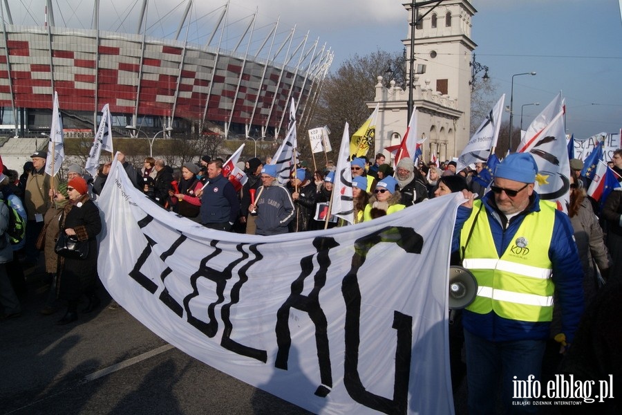 Elblanie na stoecznym marszu Komitetu Obrony Demokracji - 27.02.2016, fot. 47