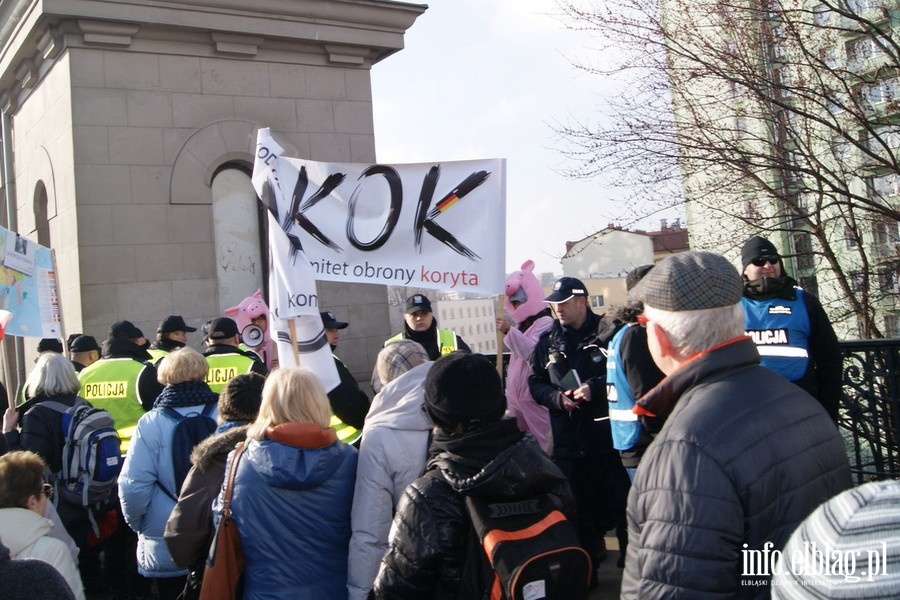 Elblążanie na stołecznym marszu Komitetu Obrony Demokracji - 27.02.2016, fot. 62