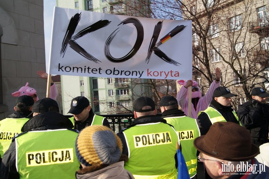Elblążanie na stołecznym marszu Komitetu Obrony Demokracji - 27.02.2016, fot. 63