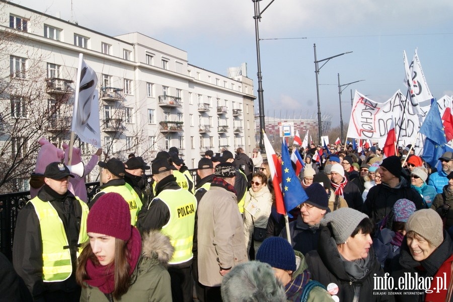 Elblążanie na stołecznym marszu Komitetu Obrony Demokracji - 27.02.2016, fot. 64
