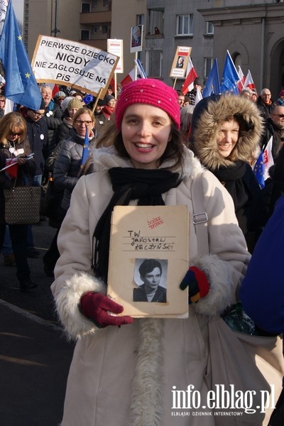 Elblążanie na stołecznym marszu Komitetu Obrony Demokracji - 27.02.2016, fot. 65