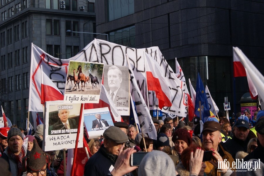 Elblanie na stoecznym marszu Komitetu Obrony Demokracji - 27.02.2016, fot. 69