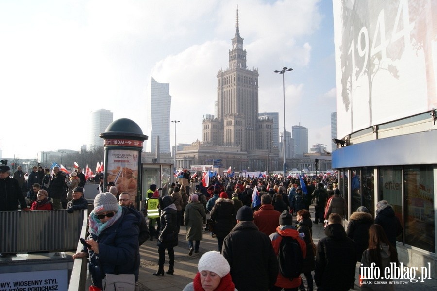 Elblążanie na stołecznym marszu Komitetu Obrony Demokracji - 27.02.2016, fot. 73