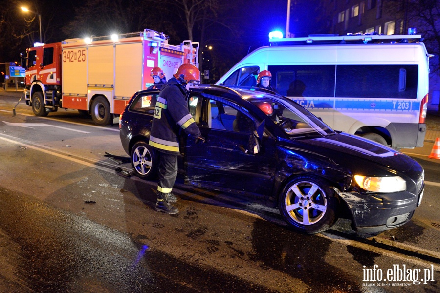 Zderzenie na skrzyowaniu al. Pisudskiego z ul. Legionw. Na szczcie bez ofiar, fot. 10