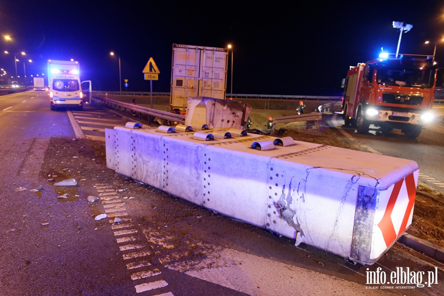 Tragiczny wypadek na wle Bogaczewo. Ciarwka w rowie, kierowca nie yje, fot. 4