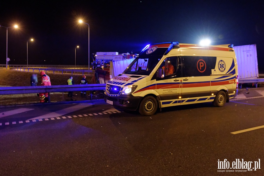 Tragiczny wypadek na wle Bogaczewo. Ciarwka w rowie, kierowca nie yje, fot. 6