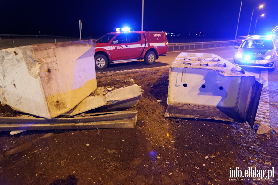 Tragiczny wypadek na wle Bogaczewo. Ciarwka w rowie, kierowca nie yje, fot. 29