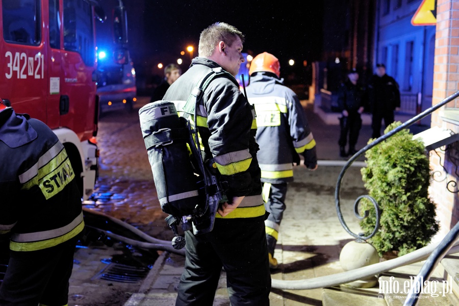 Poar w kamienicy przy ul. Studziennej. W akcji ganiczej brao udzia 18 straakw, fot. 19