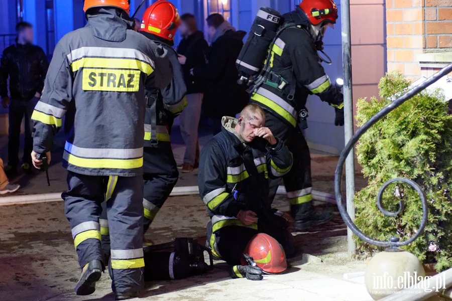 Poar w kamienicy przy ul. Studziennej. W akcji ganiczej brao udzia 18 straakw, fot. 25