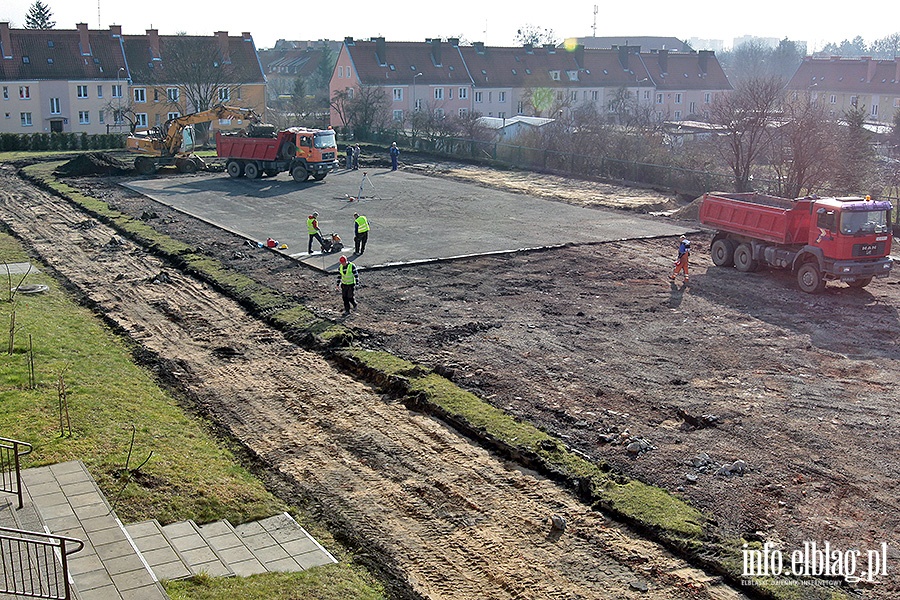 Budowa pierwszego Orlika lekkoatletycznego przy SP 15 ul Modliska, fot. 22